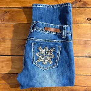 Almost Famous Jeans Womens Juniors 7 (Fits 31x31) Bootcut Distressed Embellished